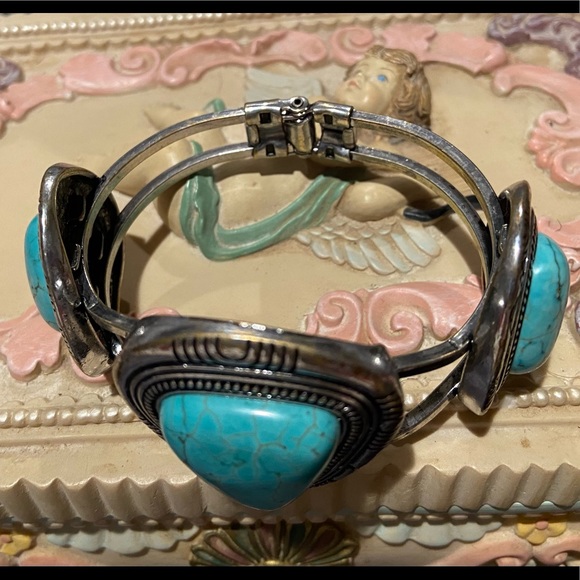 Turquoise 3-stone hinge bracelet - Picture 2 of 3